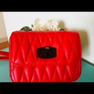 Small ruby shoulder bag